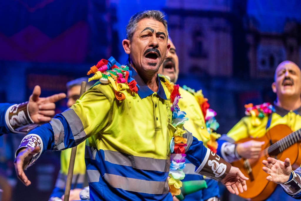 Murgadelsusi's tweet photo. Turno de Noche en Teatinos. Estaban celebrando algo del #COACMLG @CarnavalMLG 
Ojú, qué pechá de graciositos juntos.
Quedarse en vuestra casa.. 
🤨🤨🤨🤨😒😒😒😒😒🤨🤨 https://t.co/lxUy498yDs