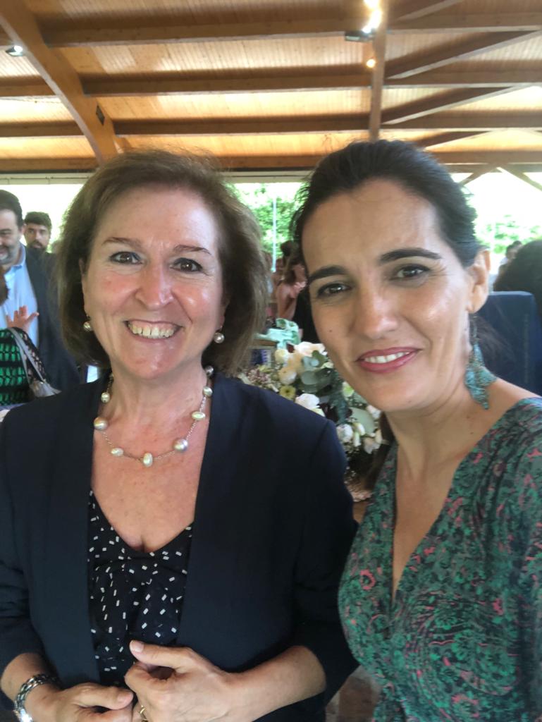 TeresaBayarri's tweet photo. Recojo con optimismo pero con humildad su testigo, gracias Javier por tu confianza y Gràcies Carmen! #sostenibilidad #rse #innovación #accionsocial #comcorp #gracias https://t.co/umGuWe5pTK