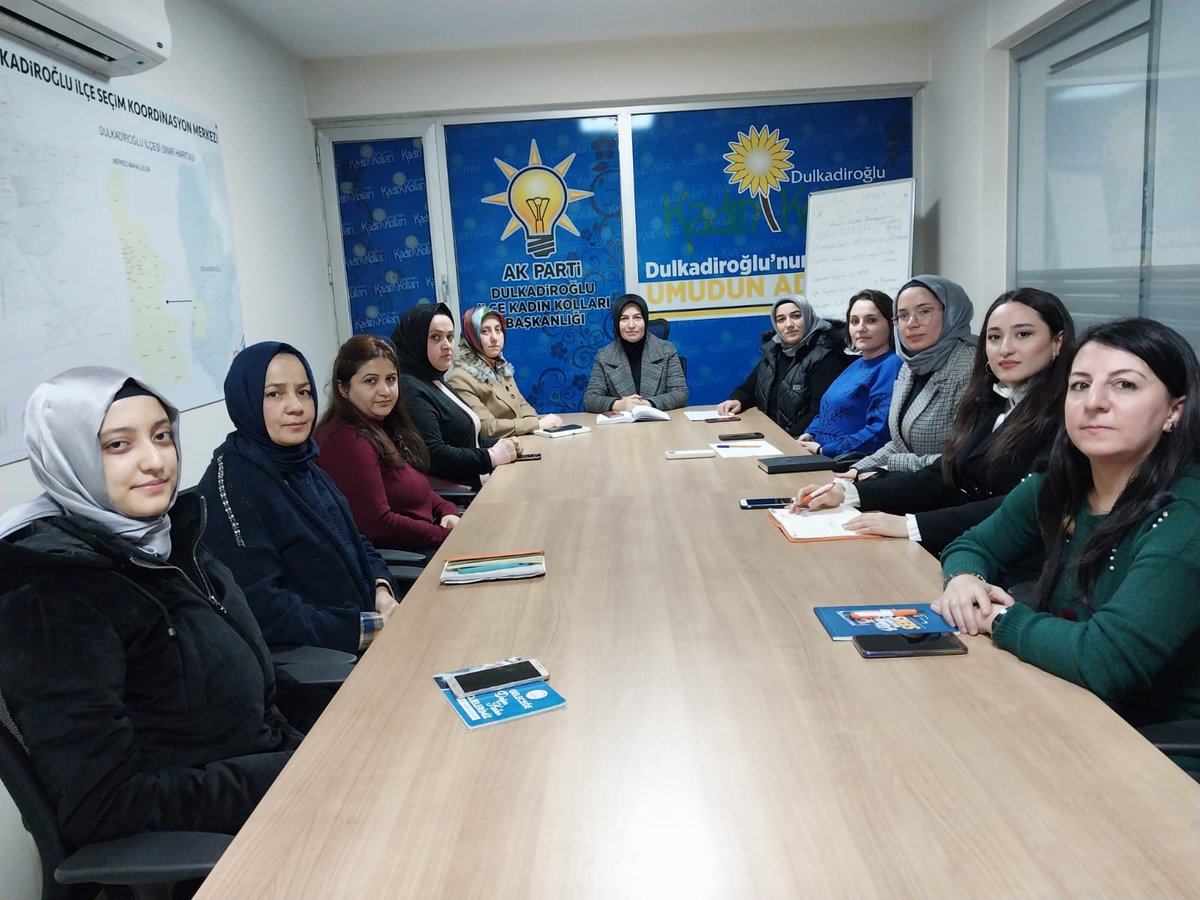 Haftalık Olağan Yürütme Kurulu Toplantımızı İlçe Kadın Kolları Başkanımız Asuman Yavuz öncülüğünde gerçekleştirdik.
Toplantımız hayırlara vesile olsun 

#i̇nandığınyoldayürü 
#AkKadınDulkadiroğlu 
#AsumanYavuz