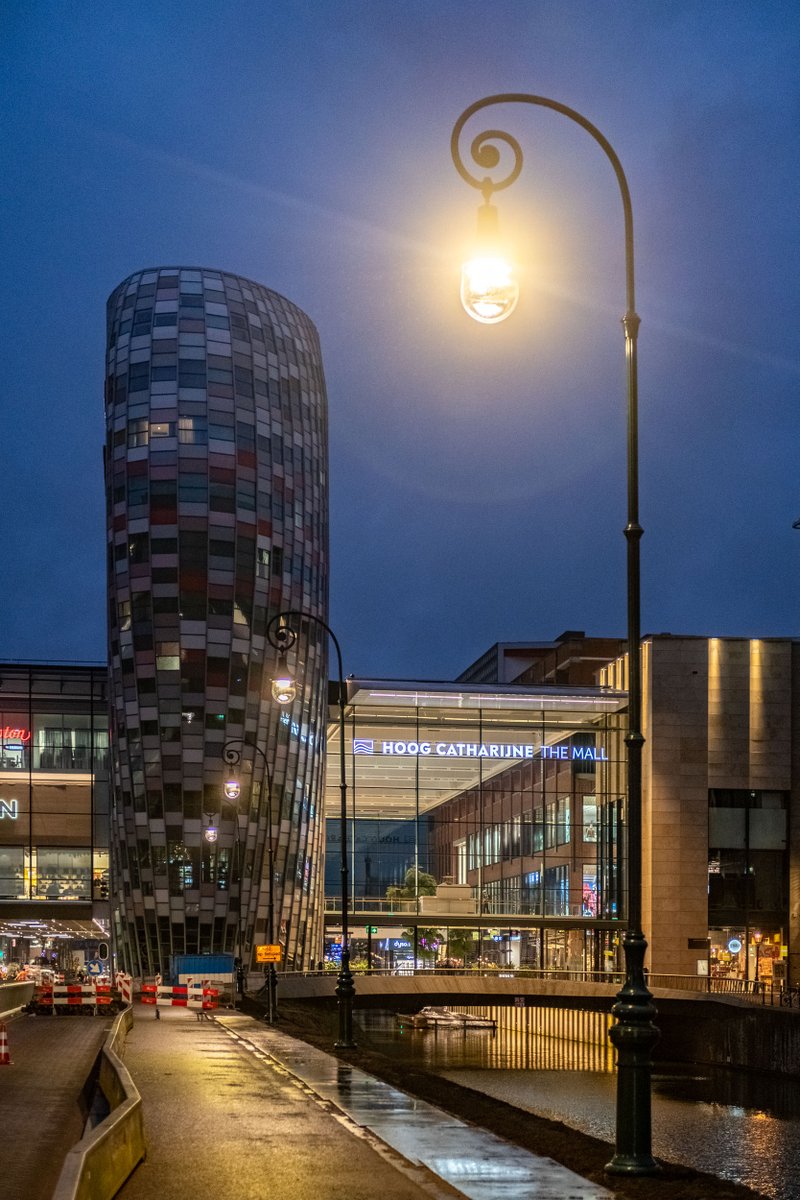 RG_Fotografie's tweet photo. Ohja, of ik ook de nieuwe lantaarnpalen op de Catharinasingel kon fotograferen. En of ik dat heb gedaan, #CU2030.
#Utrecht https://t.co/XckC4QE0Rt