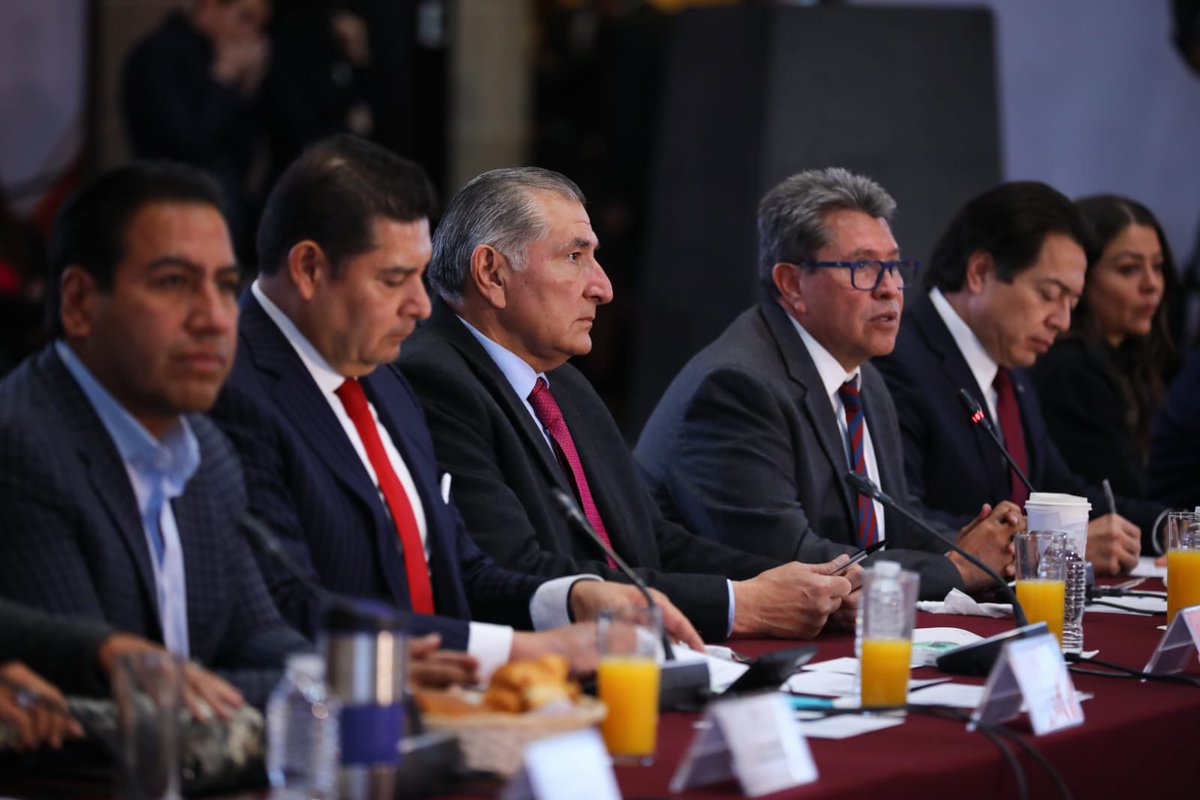 adan_augusto's tweet photo. Hoy en la Reunión Plenaria de compañeros y compañeras del Senado expresé que debemos estar cerca y unidos, como instruyó el presidente @lopezobrador_: solo en unidad se consolida el proyecto de nación. https://t.co/Fg3vmmb2tT