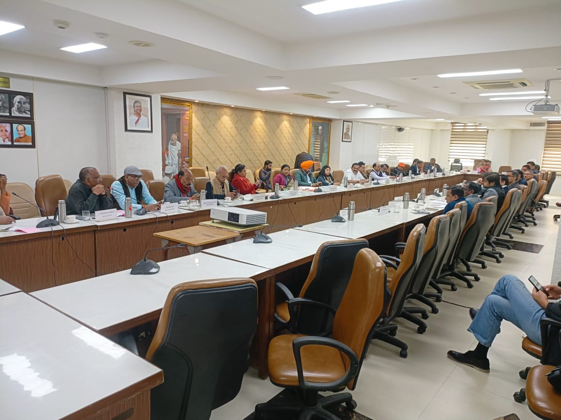 richapandey's tweet photo. The #PAC of @RailMinIndia under chairman @BJPKrishnaDas ji held its board meeting at #railbhavan today. Presented my feedback report to improve passanger amenities. @blsanthosh @tarunchughbjp https://t.co/4zpzkoiLqt