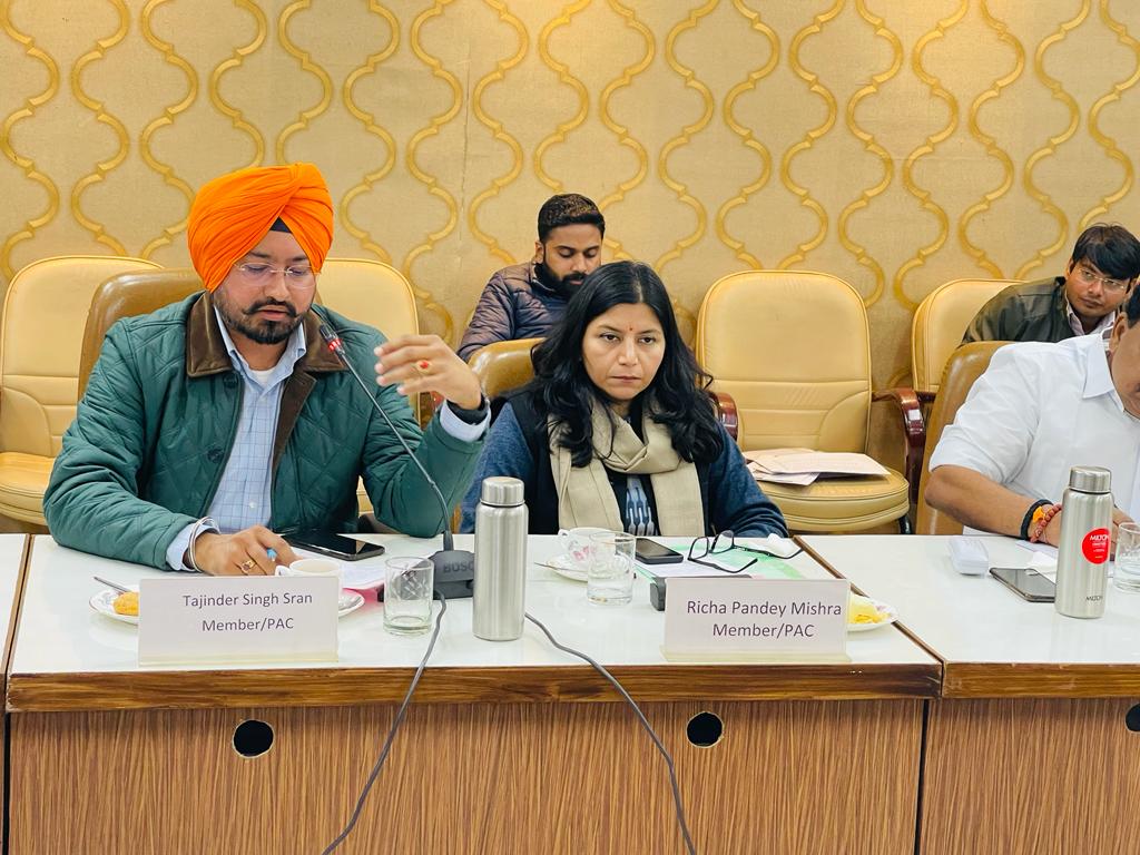 richapandey's tweet photo. The #PAC of @RailMinIndia under chairman @BJPKrishnaDas ji held its board meeting at #railbhavan today. Presented my feedback report to improve passanger amenities. @blsanthosh @tarunchughbjp https://t.co/4zpzkoiLqt