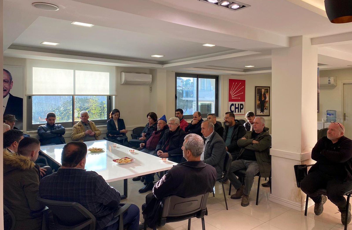 Bugün Cumhuriyet Halk Partisi Milletvekili Aday Adayımız Nezih Özgenç İlçe Örgütümüzü ziyaret ederek, ilçe binamızda partililerimizle bir araya geldi. Nezih Özgenç’e nazik ziyaretleri için teşekkür ediyor, çıktığı yolda başarılar diliyoruz.
#CHP
#GeliyorGelmekteOlan