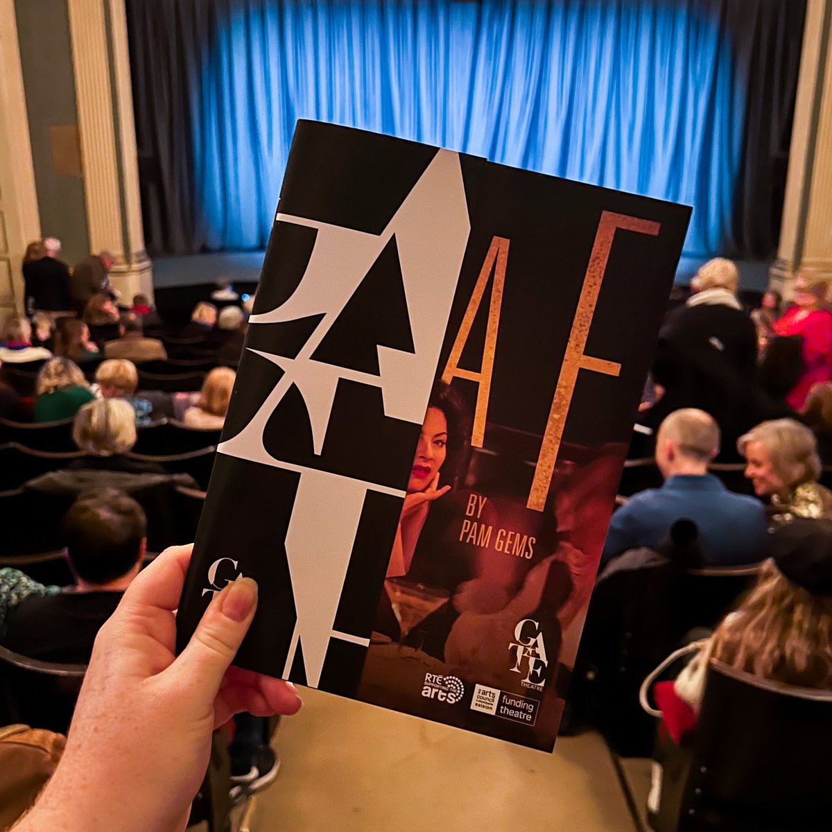 GateTheatreDub's tweet photo. Make sure to get your programme for PIAF by Pam Gems which has lots of details about the show and includes some exclusive content! 🥂🌹
#PIAFbyPamGems #GateTheatre #GateTheatreDublin #TheatreProgramme #IrishTheatre #DublinTheatre https://t.co/JmwSadiv3F