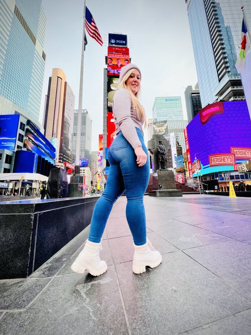 In love with these jeans - do you love them too? https://t.co/WddtF9YGsz