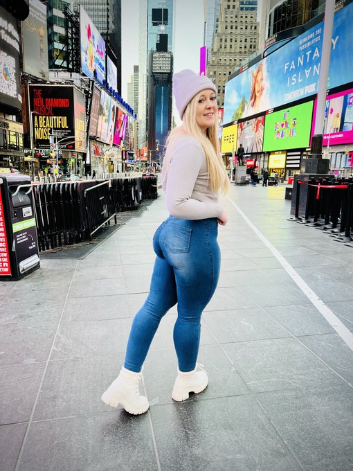 In love with these jeans - do you love them too? https://t.co/WddtF9YGsz