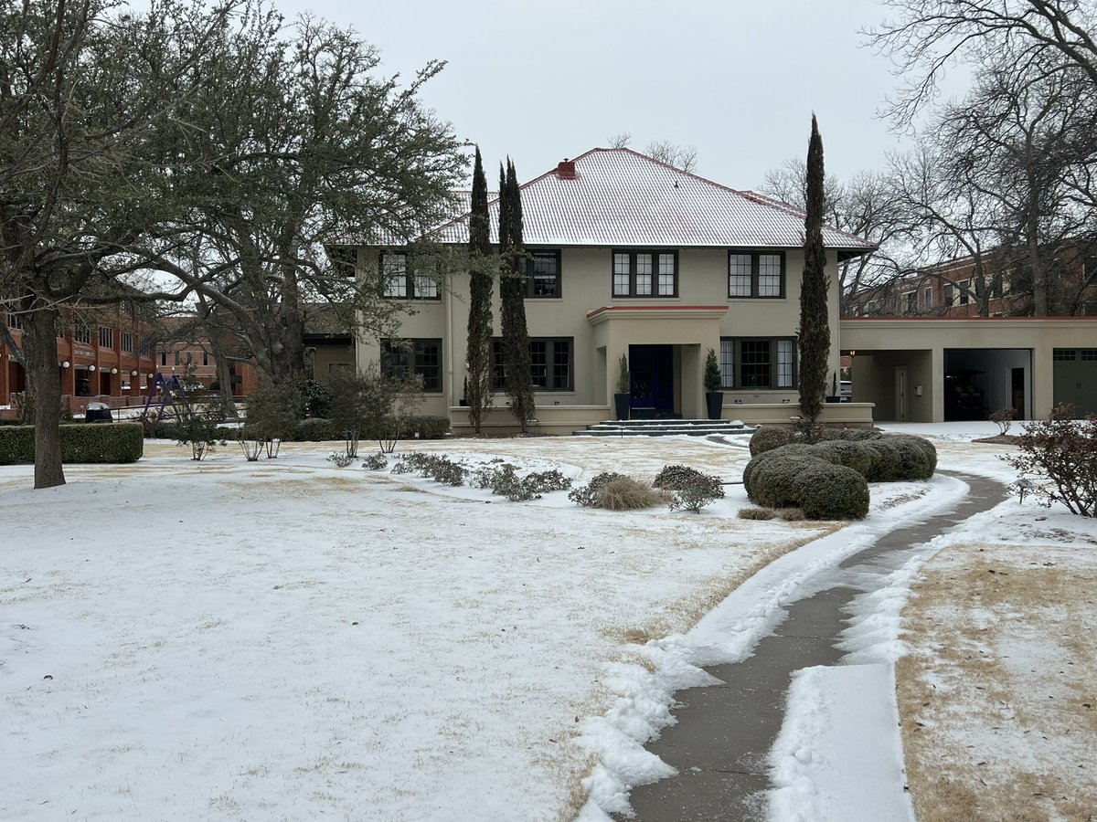 TarletonPrez's tweet photo. The most beautiful campus, @TarletonState ❄️☃️💜 https://t.co/CGTuqySJTl