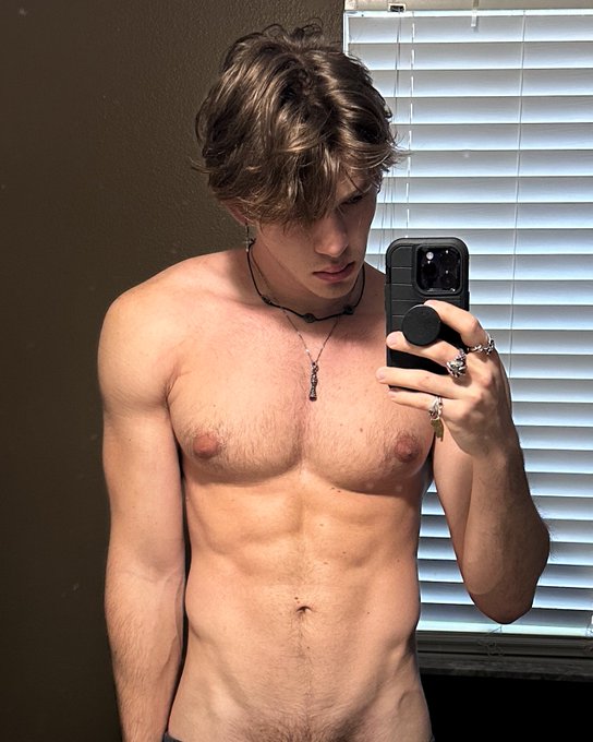 Suketh thy nippleth.. or something like that https://t.co/JH7DAsFe6B<a href="/tag/fitness"class="tags"><span>#fitness</span></a>