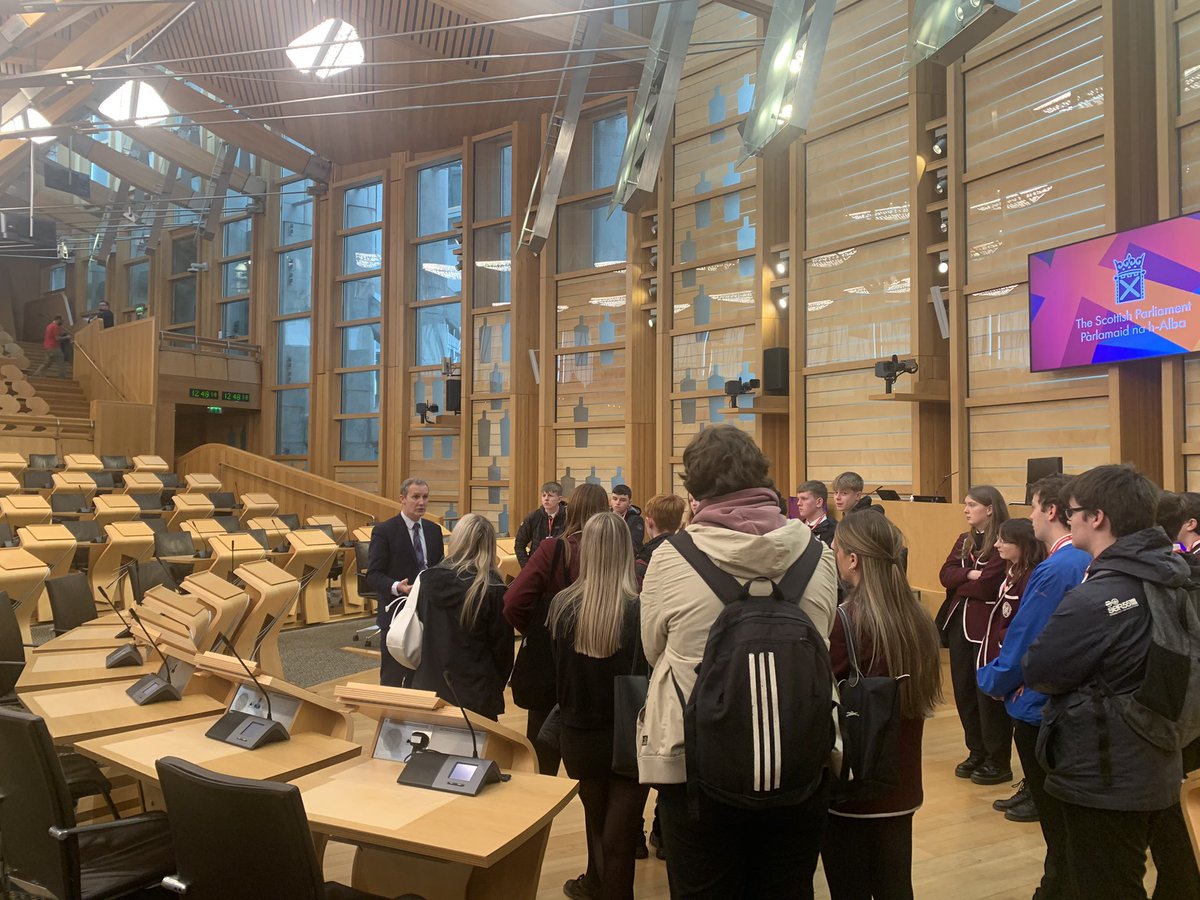 Our first group of Senior Modern Studies pupils enjoyed a tour around Parliament and a great Q&A with @MathesonMichael today 🙌🏼 #Democracy #Article29