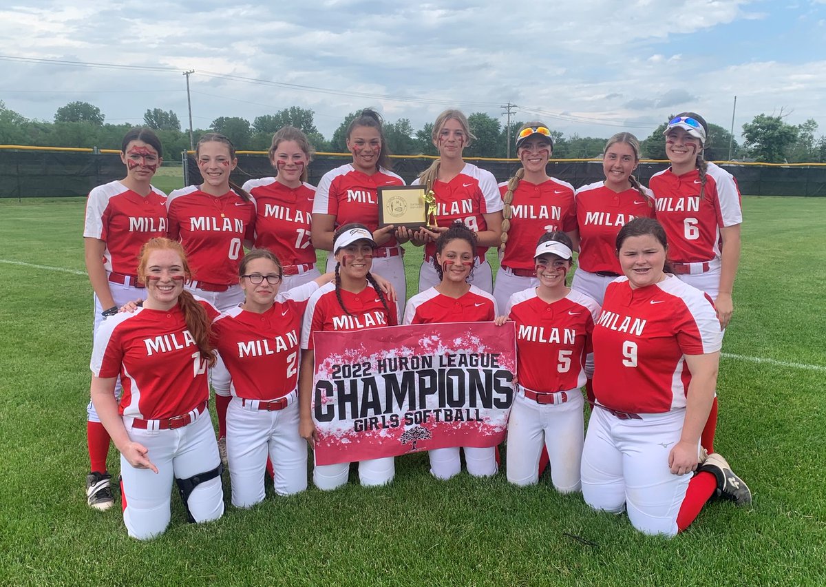 reds_softball's tweet photo. THE 2022 MILAN SOFTBALL HURON LEAGUE AND DISTRICT CHAMPS WILL BE HONORED FEB 21ST 7PM AT THE BOYS VARSITY BASKETBALL GAME COME OUT AND CELEBRATE WITH THEM https://t.co/1J2PS8GyXt