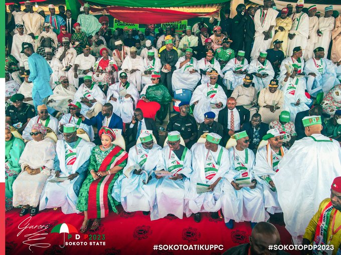 Zulzurander's tweet photo. @HAHayatu Still beating around the bush while we are busy #Atikulating #Sokoto #InShaAllah with or without G5 #@atiku is gunning for a landslide victory
#AtikuOkowa2023
#SokotosaiMalam https://t.co/wOajcIQ31h