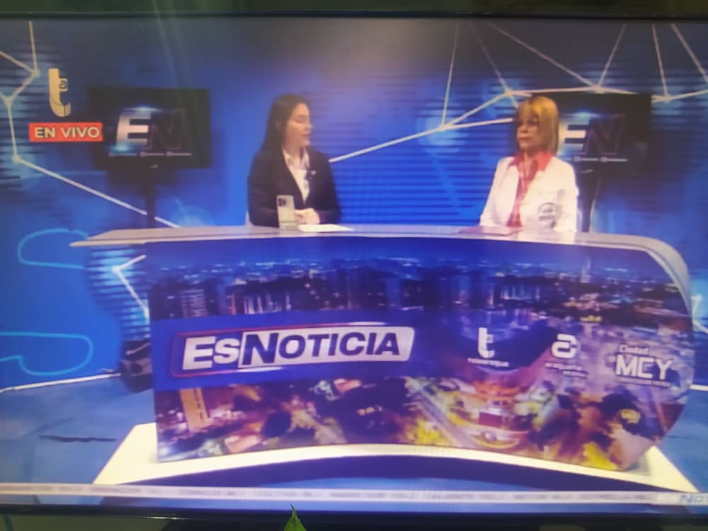 SaludAraguaP's tweet photo. #31Ene Autoridad Única en Salud @DraShirleySalud es entrevistada en @Telearagua "Tenemos una gobernadora que esta abocada a resolver los problemas de salud en el estado" @NicolasMaduro @Soykarinacarpio #BastaDePersecucionEconomica https://t.co/6BLhsdbvlP