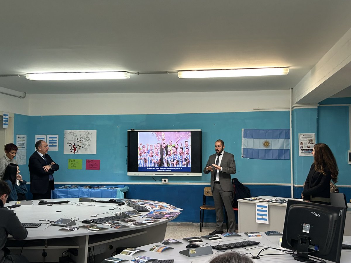 ARGinITALIA's tweet photo. En el marco del proyecto Diplomacy Education de @globalactionita, asistimos al Liceo Pablo Picasso para hablar sobre la realidad argentina, los vínculos con Italia y la cuestión Malvinas. Los alumnos realizaron un video sobre la Argentina y participaron activamente del encuentro. https://t.co/LDHJUmo8Ev