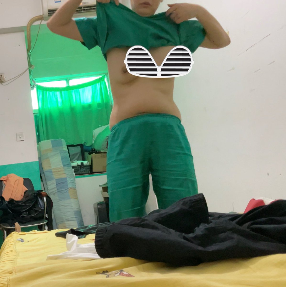 94Yfuo's tweet photo. 我妈妈说谁要是敢欺负我 我妈妈一定来学校收拾你们 https://t.co/ofOTE3piOk