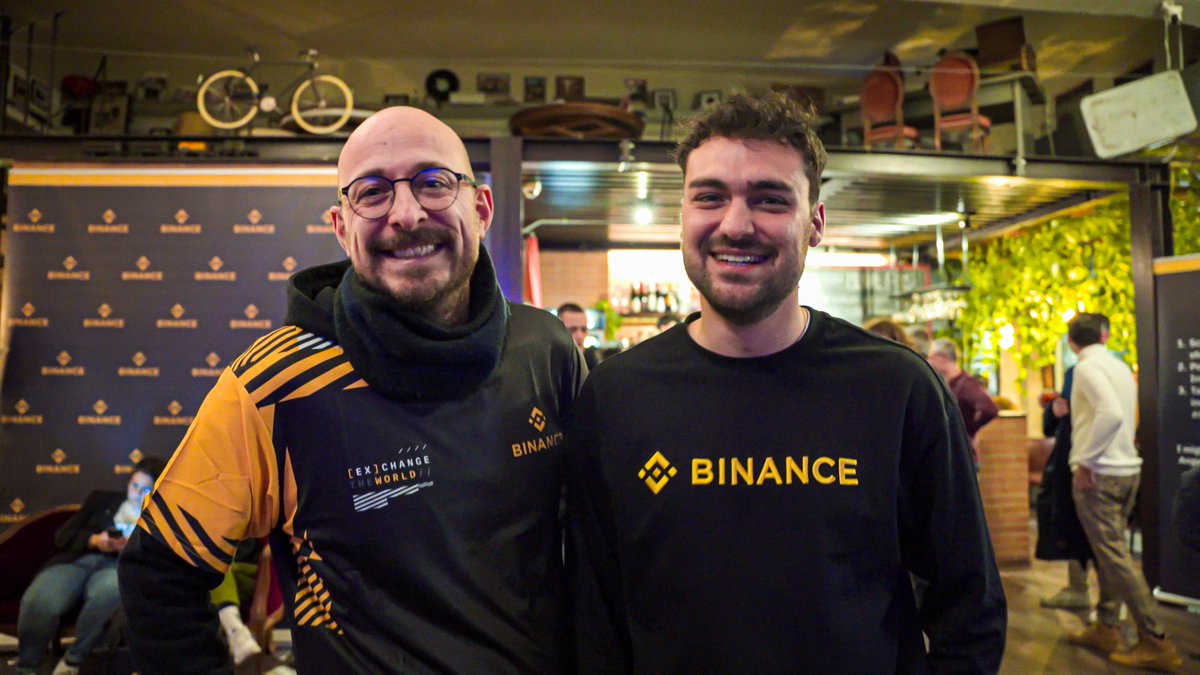 BinanceItalian's tweet photo. #BinanceMeetupItalia 🇮🇹

Grazie agli oltre 200 Binanciani della prima tappa del tour 2023 a Firenze!

I punti chiave sono stati: speech su insegnamenti del 2022, prospettive del 2023, networking, Angels, gadgets #Binance e NFT POAP! 🚀

Prossime tappe ⬇️
https://t.co/A45mf1sbW2 https://t.co/WhvIgx43RV
