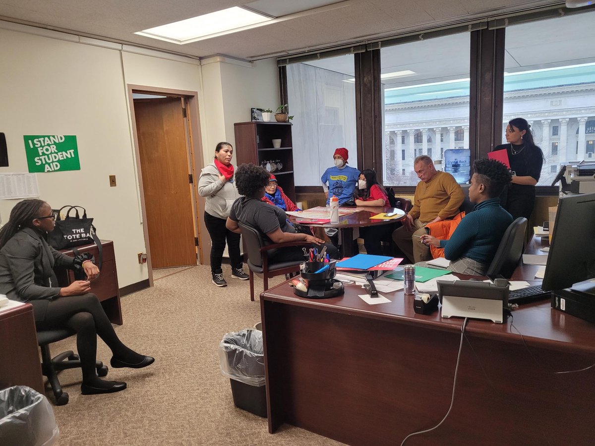 DesisRisingUp's tweet photo. While we were up in Albany yesterday, we met with electeds to speak to them about the #UnemploymentBridgeProgram. We want to see the program included in their budget letters and their cosponsorship on the bill!
New York State must secure a safety net for ALL workers! https://t.co/NTFiKMWqVr