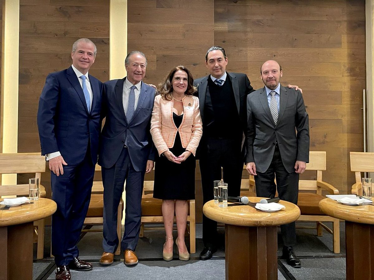 pabloperaltag's tweet photo. El Gobernador @alfredodelmazo ha trabajado por consolidar un #Edoméx fuerte y ha instruido ir de la mano con empresas para la atracción de inversiones; por ello, presentamos las ventajas competitivas de la entidad con las empresas de origen vasco, afiliadas a @Emprebask_Mex. https://t.co/hNyHDVnwAn