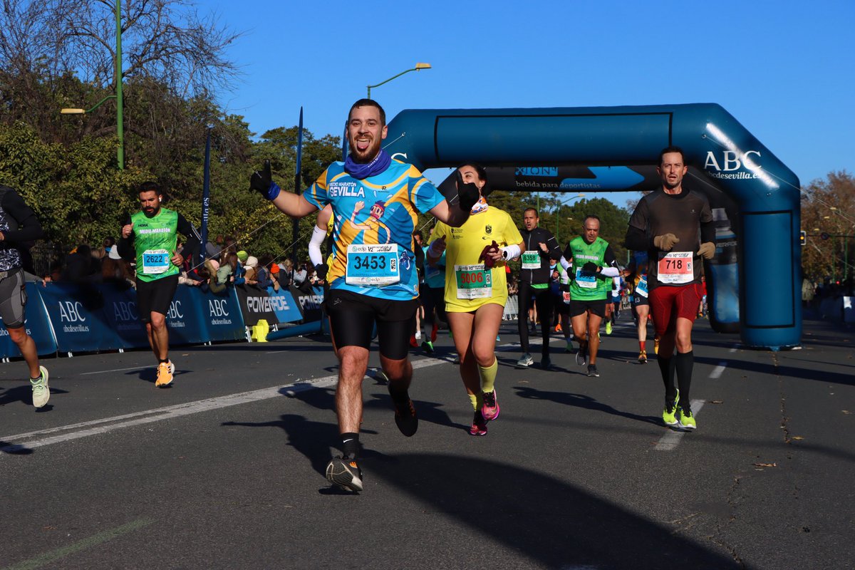 La felicidad de llegar a meta 😃🏃🦁 #runner #Sevilla #mediamaraton