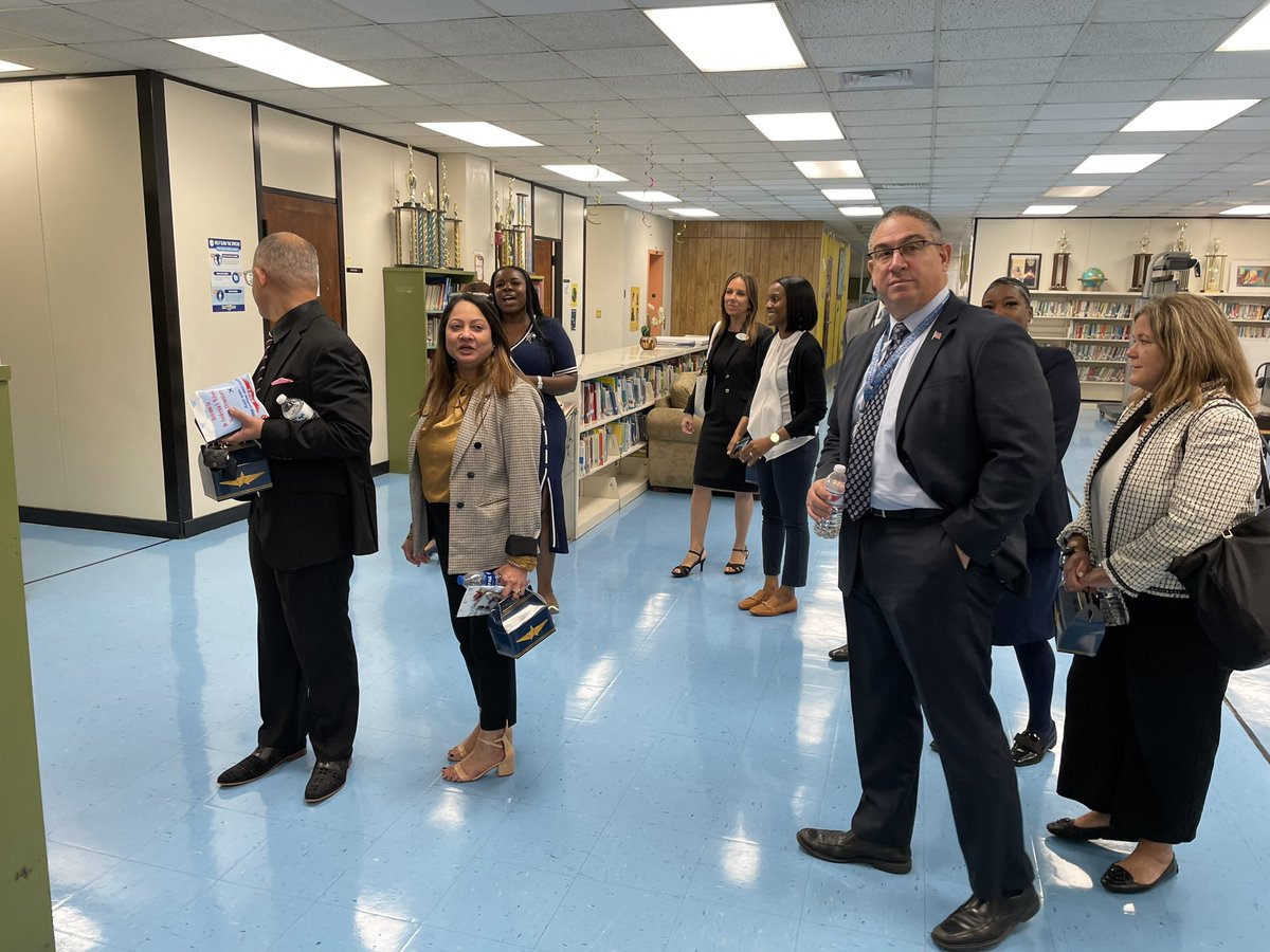 volusiaschools's tweet photo. We are on our next stop on today’s Academic/School tour in @MDCPS, we are touring @FSWSkyway Elementary School. Congratulations on your recently earned “A” grade! #hardworkpaysoff #transformationschool - @volusiaschools is excited to be here today! @vcsbalgobin https://t.co/Xjkm6JALaf