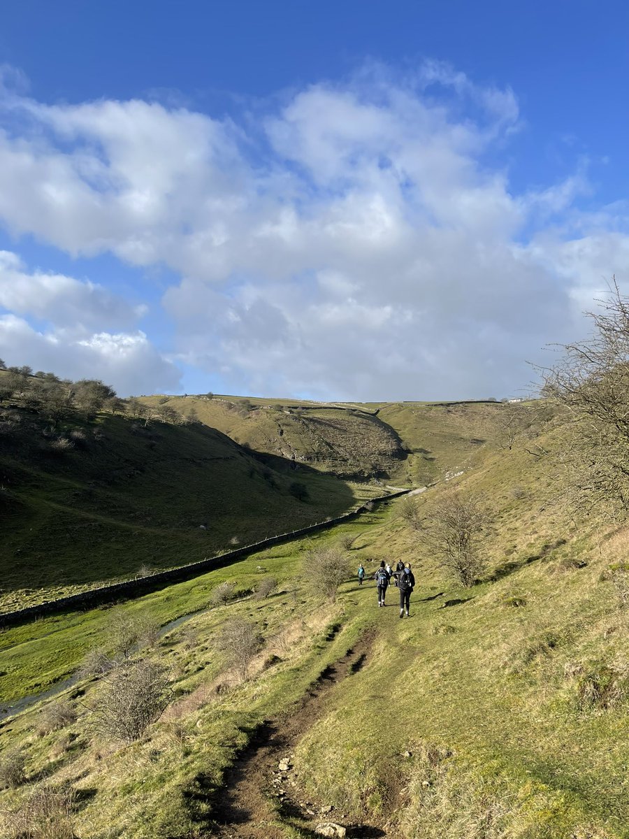 LawleyBeck's tweet photo. Amazing day out in the Peak District with some the MSc group as part of enhancement week, thank you @CLChandler86 for organising! 🤩 Thoroughly enjoyed every second of it, a well needed 7 mile hike ⛰️🥾🌬️ roll on the next 💪🫶🏼 #Hike #peakdistrict #mscstudents #enhancementweek https://t.co/urNy07gHim