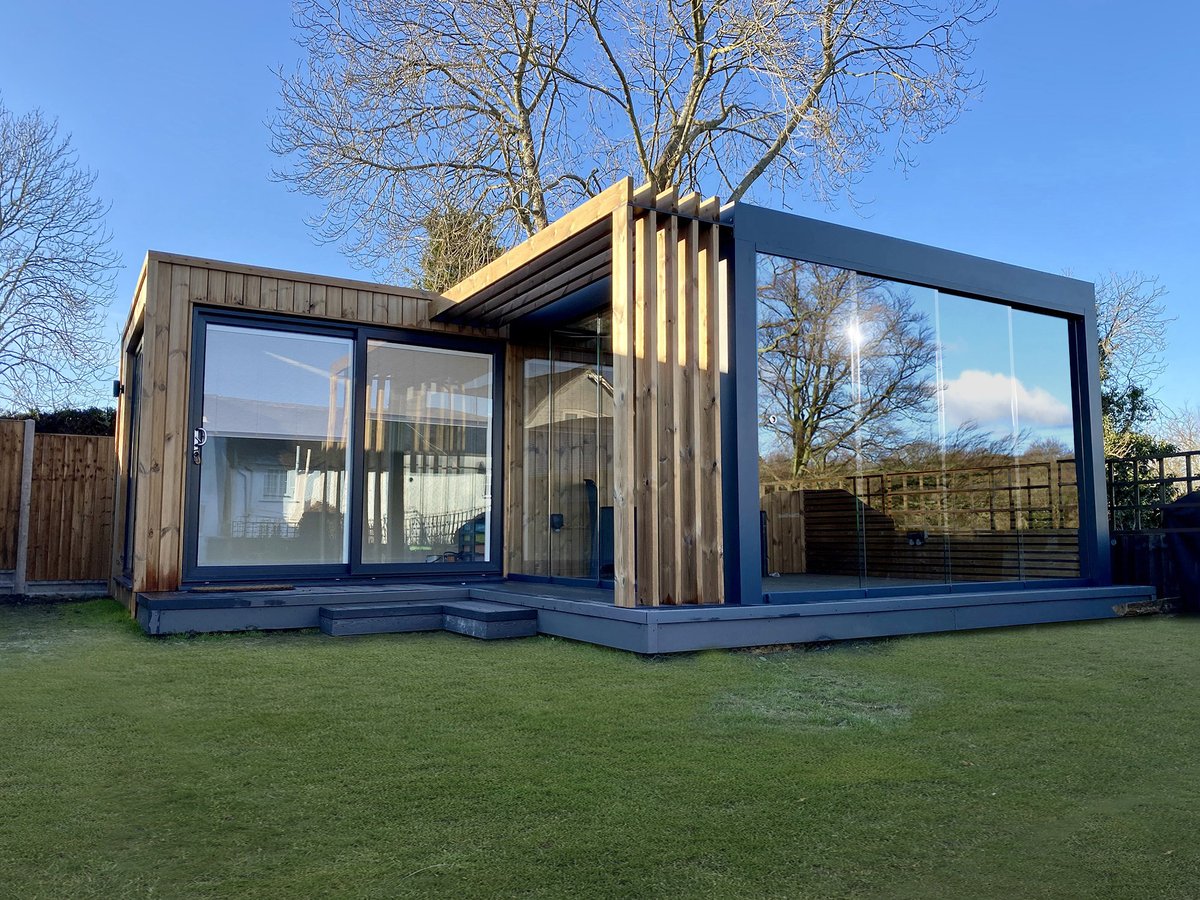 AMCgardenrooms's tweet photo. This garden room is really one-of-a-kind! The main room is a bright &amp; airy art studio, but what makes it really special is the large decked area out front.  With its retractable roof &amp; windows this is the perfect inside/outside space to relax &amp; entertain in whatever the weather. https://t.co/Qci84XVfzR