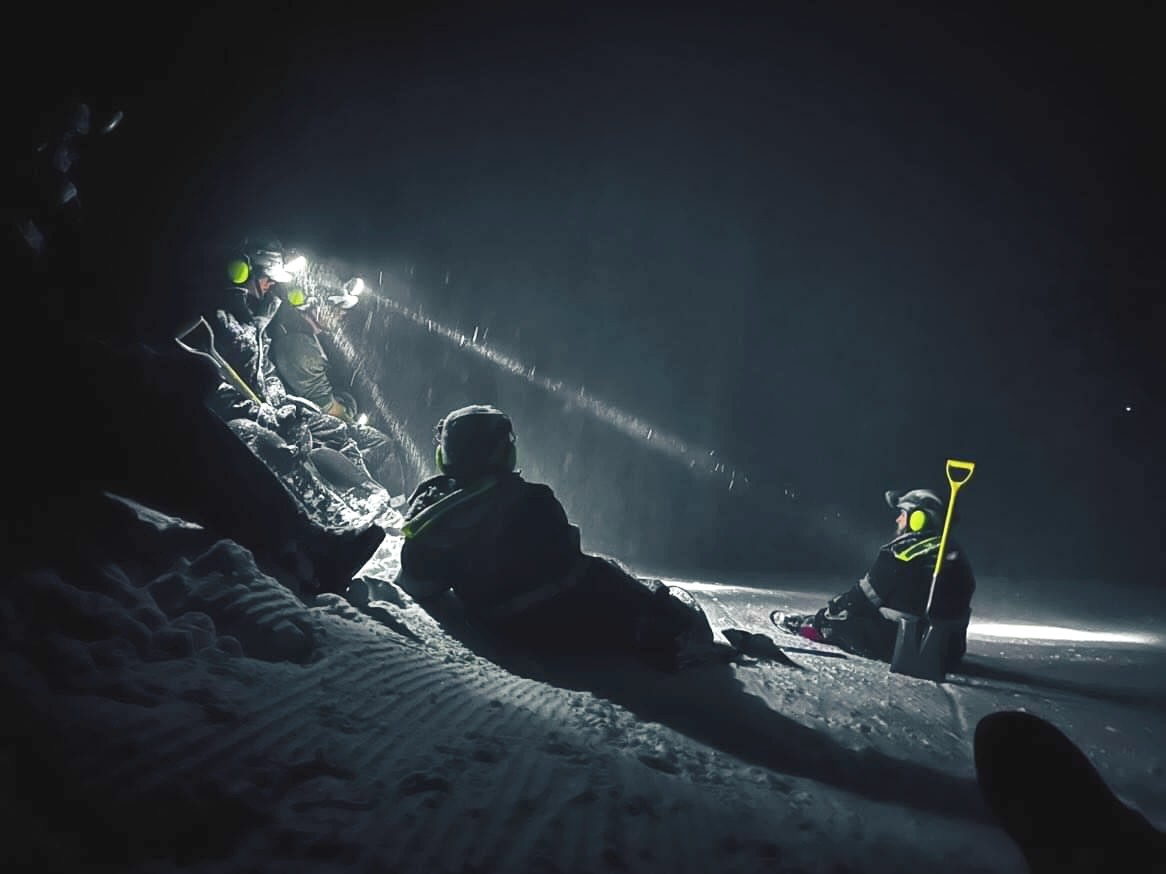 StoweMtResort's tweet photo. At night, the peace on the mountain is of a different kind. 🏔️ 🌙 

Photo: David D'Amour, Intermediate Snowmaker 1/31/23
#stowemt https://t.co/KxvePdLesA