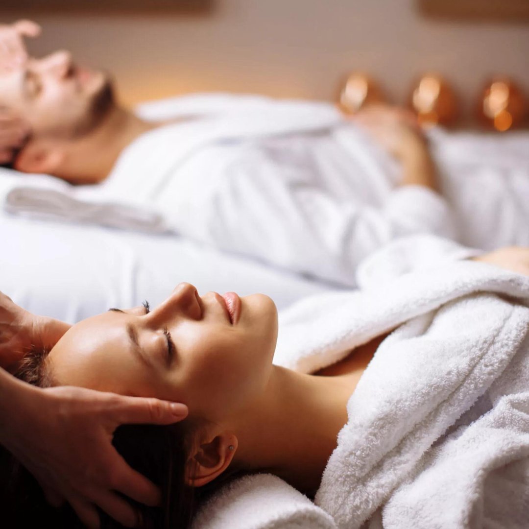 Couples who spa together stay together☁️

Nothing says 'I Love You' like a nice relaxing Spa Break💗

It's not too late to secure yours now! Available to book from Monday 6th February until Sunday 19th February. 
Follow the link to find out more: 
rebrand.ly/ValentinesSpaD…