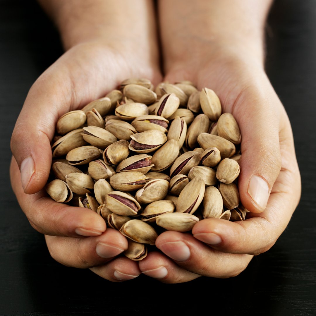 FrutossecosM's tweet image. 🌳 El #pistacho es uno de los pocos alimentos del mundo vegetal que nos aporta proteína completa.

Este #frutoseco contiene los niveles adecuados de los aminoácidos esenciales. 

Los pistachos son un excelente snack 😍