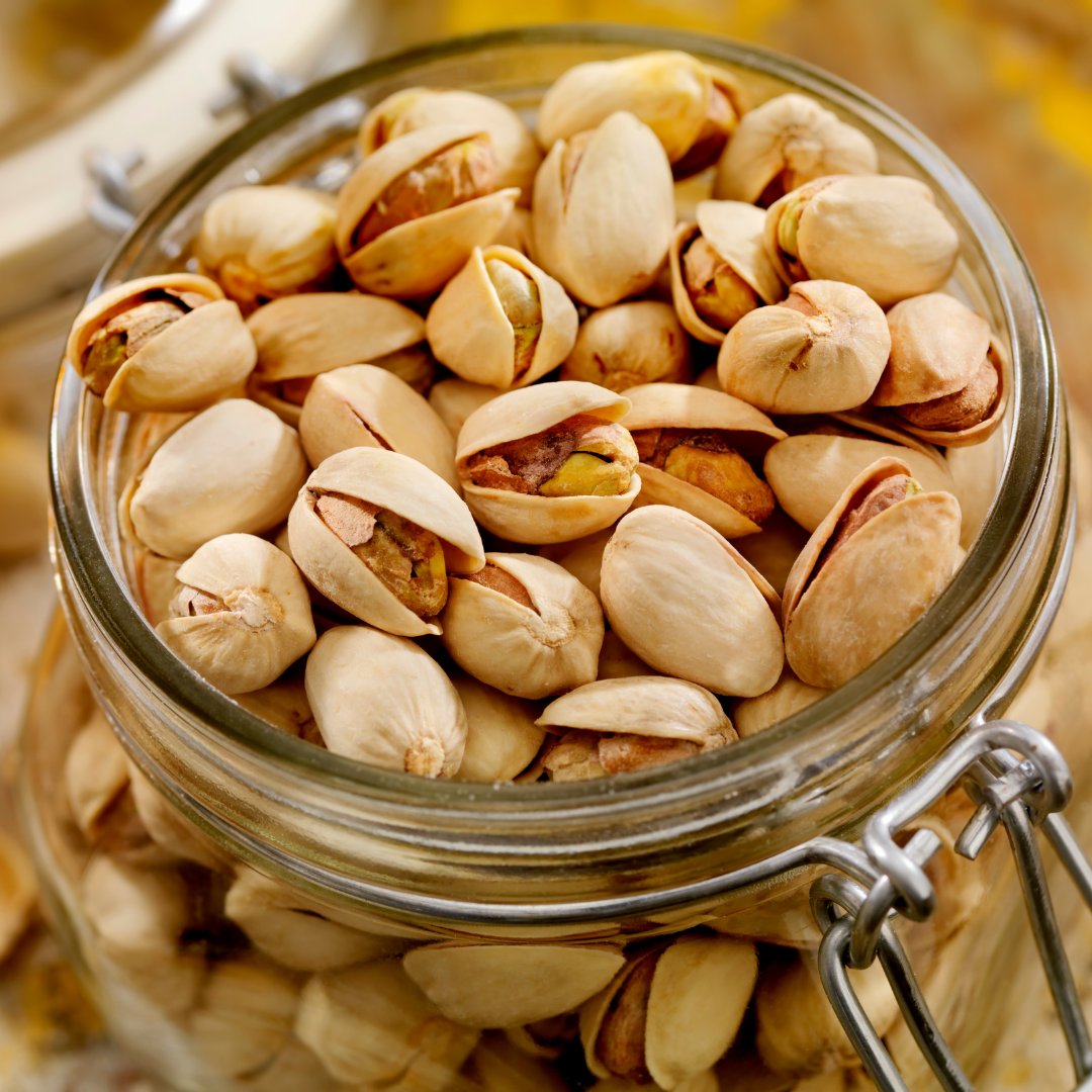 FrutossecosM's tweet image. 🌳 El #pistacho es uno de los pocos alimentos del mundo vegetal que nos aporta proteína completa.

Este #frutoseco contiene los niveles adecuados de los aminoácidos esenciales. 

Los pistachos son un excelente snack 😍