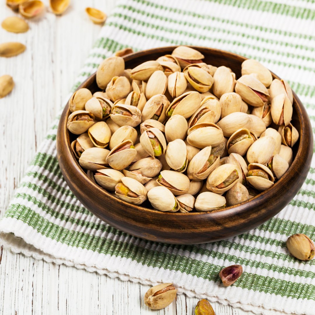 FrutossecosM's tweet image. 🌳 El #pistacho es uno de los pocos alimentos del mundo vegetal que nos aporta proteína completa.

Este #frutoseco contiene los niveles adecuados de los aminoácidos esenciales. 

Los pistachos son un excelente snack 😍