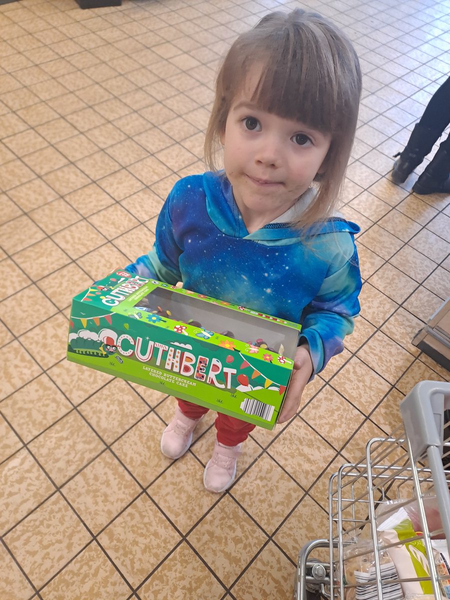NicolNicholls's tweet image. Told Dottie she could have 1 snack from the shop .... she chose a whole cake 🤦‍♀️😂 @AldiUK #cuthbert