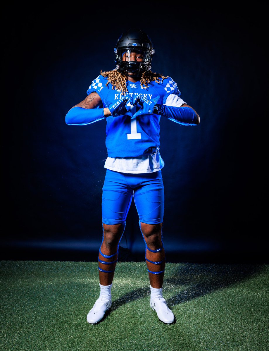 sb3jr's tweet image. BBN let me know, what’s the word?? 💙 #notcommitted