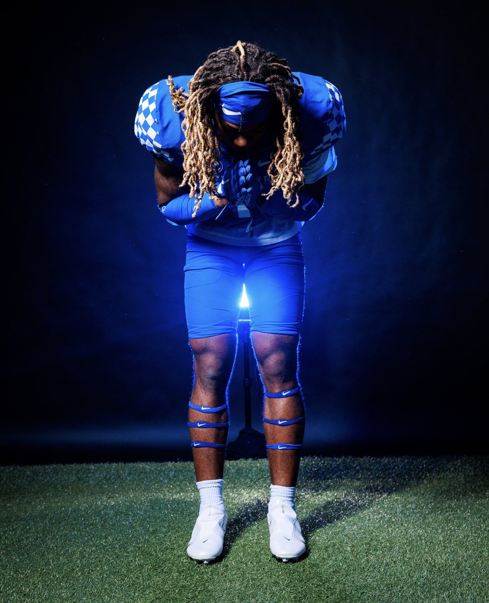 sb3jr's tweet image. BBN let me know, what’s the word?? 💙 #notcommitted