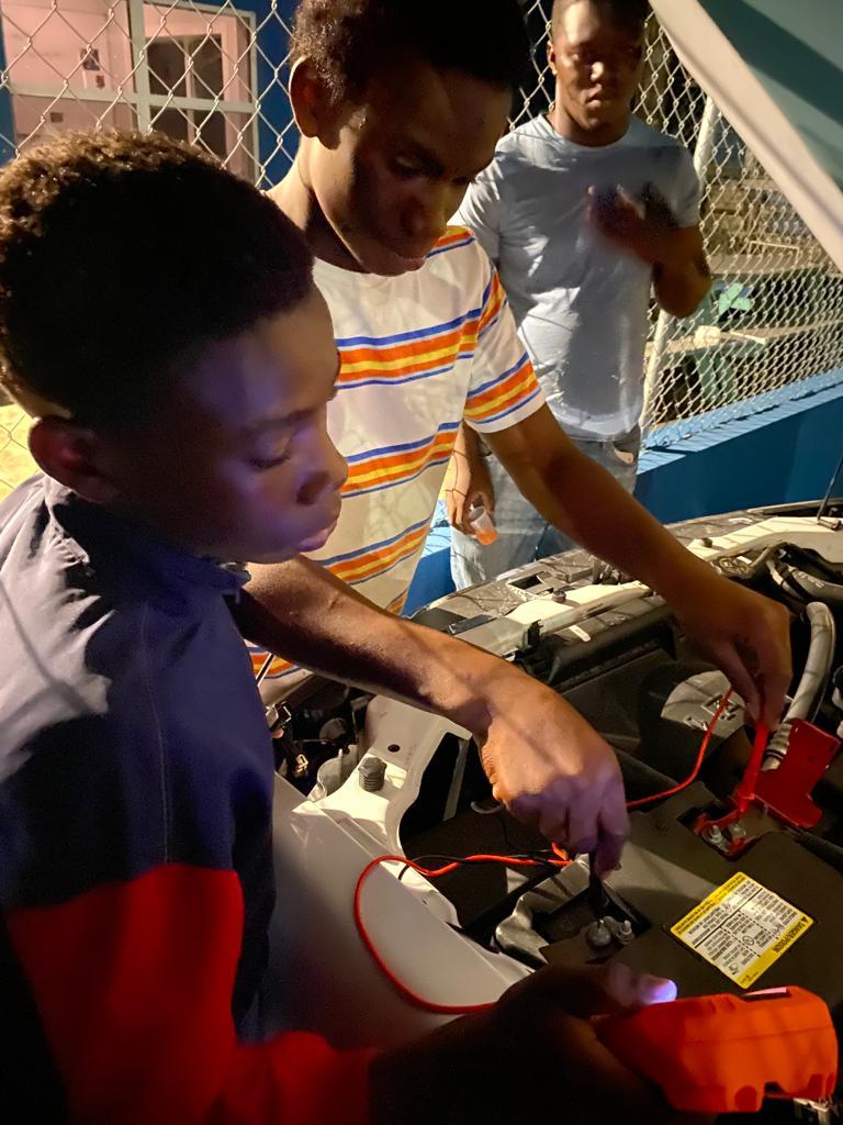 lendahand242's tweet image. Learning Practical Skills🚗 #batterytesting #practicalskills #LAHBkids