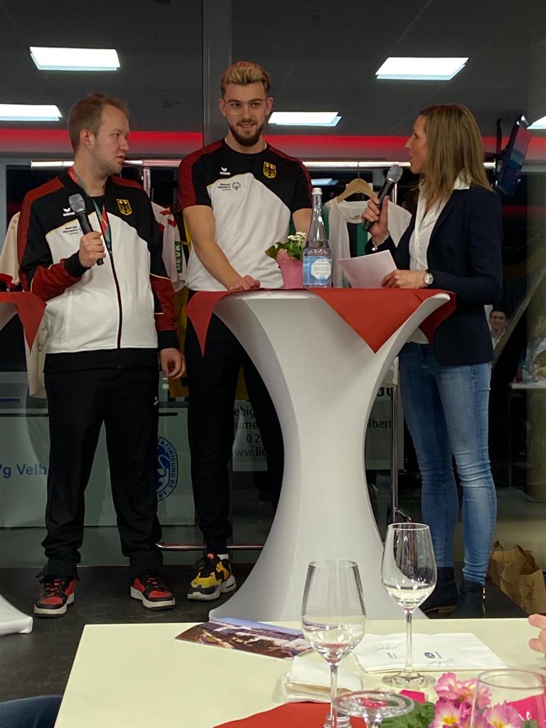 Samstag war das Stadion Schauplatz einer Charity Veranstaltung für die Rainbow Stars Soccer dem inklusiven Fußballteam der Lebenshilfe Mettmann und unserer SSVg. 

Für alle die nicht dabei waren geht's hier zum Beitrag des WDR von der Veranstaltung:

👉 bit.ly/3jgHENS