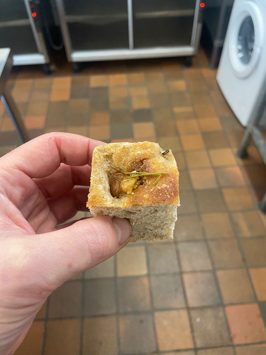 ChefsinSchools's tweet photo. We're all about freshly baked bread every day in our schools: packet mix breads need not apply! 
🥖
This week Chef Trainer Adam tried out a 65 hour proved garlic and rosemary focaccia to go alongside pasta day.
🥖
#bread #schoolfood #howtodoitright #foccacia #garlicandrosemary https://t.co/0kaWDKaQrN
