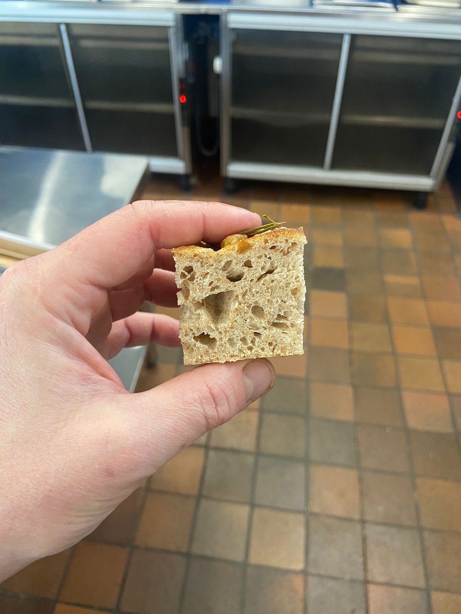 ChefsinSchools's tweet photo. We're all about freshly baked bread every day in our schools: packet mix breads need not apply! 
🥖
This week Chef Trainer Adam tried out a 65 hour proved garlic and rosemary focaccia to go alongside pasta day.
🥖
#bread #schoolfood #howtodoitright #foccacia #garlicandrosemary https://t.co/0kaWDKaQrN