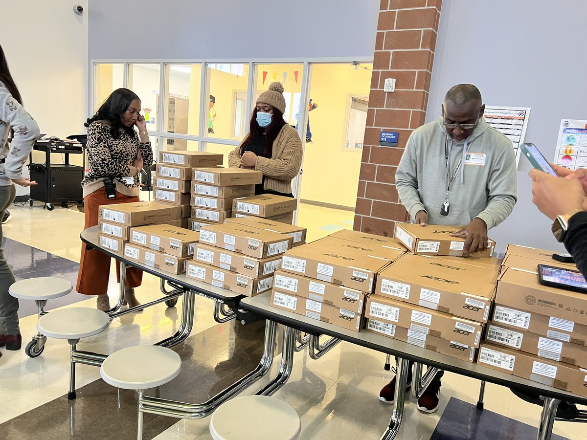 Mrs_AndersonEDU's tweet photo. Thank you so much @compudot for providing free computers to our @lockhartES 4th and 5th grade students! They are super excited 😆 @cameshiadawn https://t.co/jww7sZjpxz