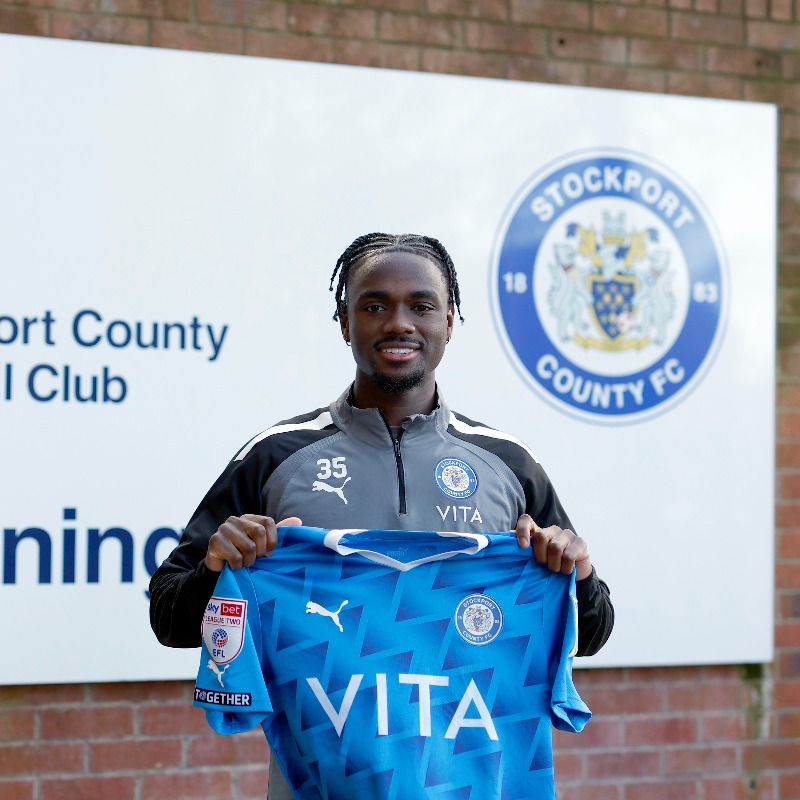 StockportCounty's tweet photo. We are excited to announce the signing of Huddersfield Town wide-man 𝐀𝐚𝐫𝐨𝐧 𝐑𝐨𝐰𝐞, on loan until the end of the season.

Welcome to County, Aaron! 🙌

#StockportCounty