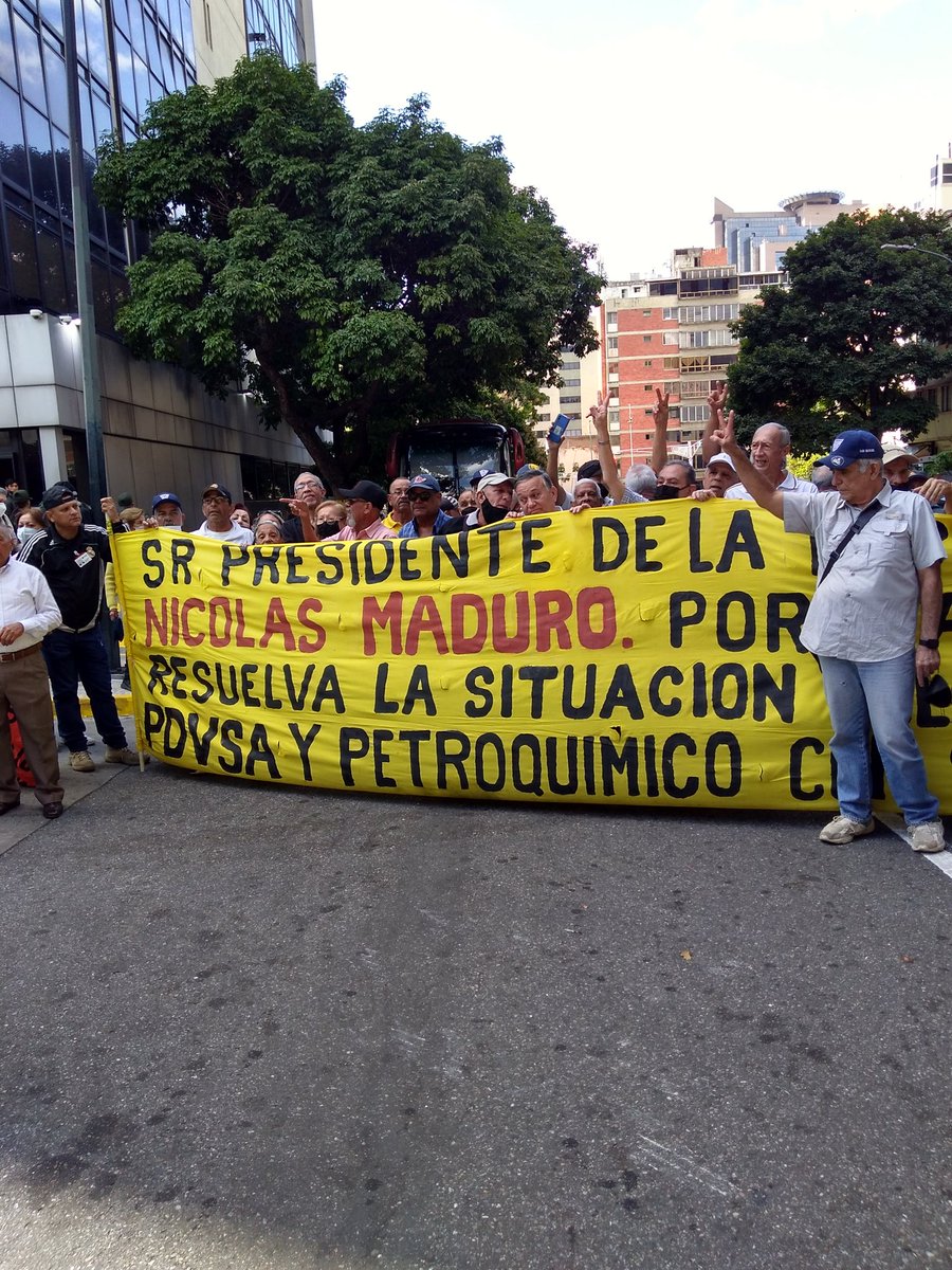 irmater's tweet image. Conforme a la conversación telefónica que sostuvieron hoy 31/1 los presidentes de PDVSA Ing Tellechea  y de la Asociación Jubilados AJIP Ing Luis Borges el prox lunes 6/2 @TellecheaRuiz  recibirá delegación de jubilados presidida por presidente electo de AJIP Luis Borges