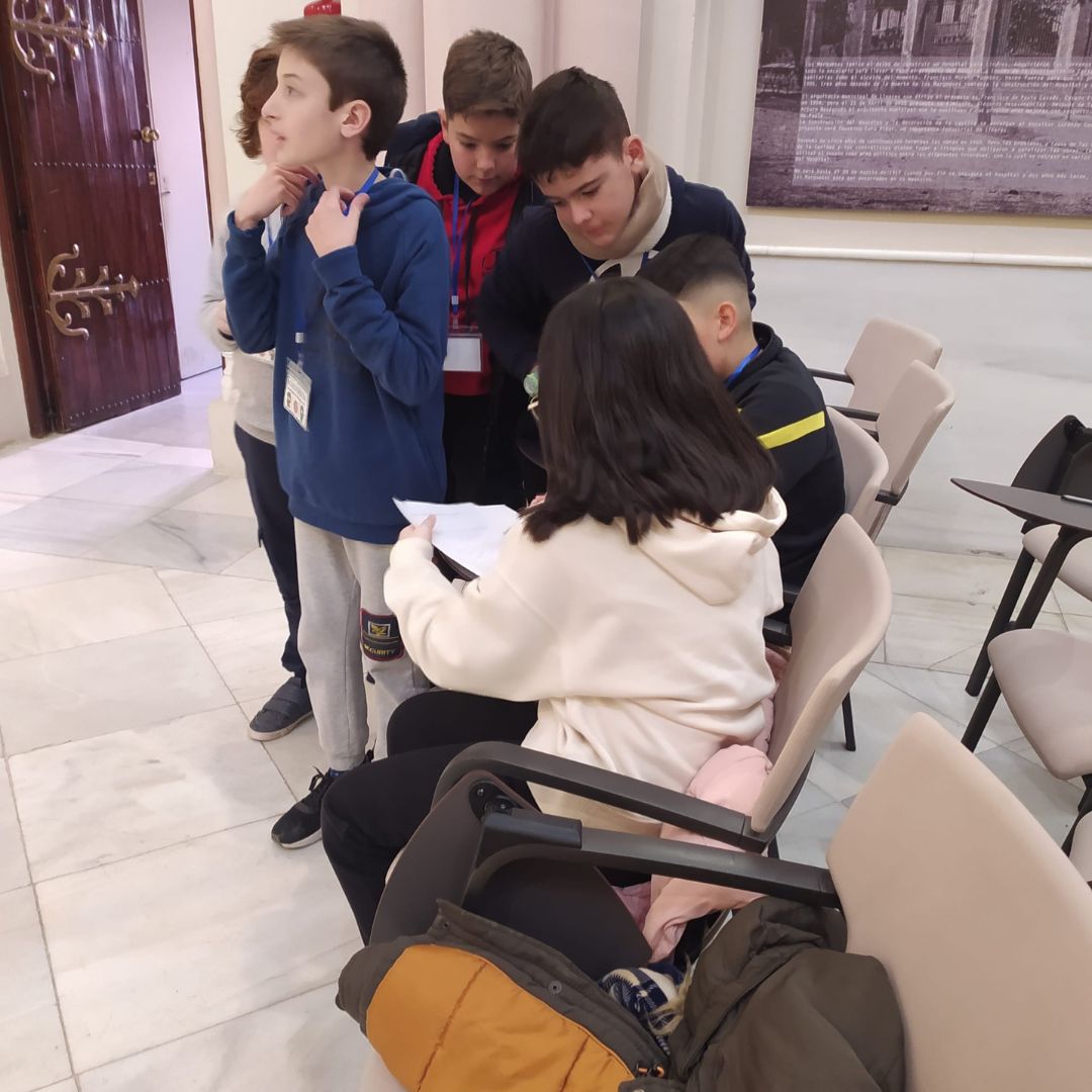 CEIPMARQUESESD1's tweet photo. Estupendo Escape Room en el Hospital de los Marqueses el que han disfrutado hoy 2º y 3º Ciclo https://t.co/8zULpSq7bj