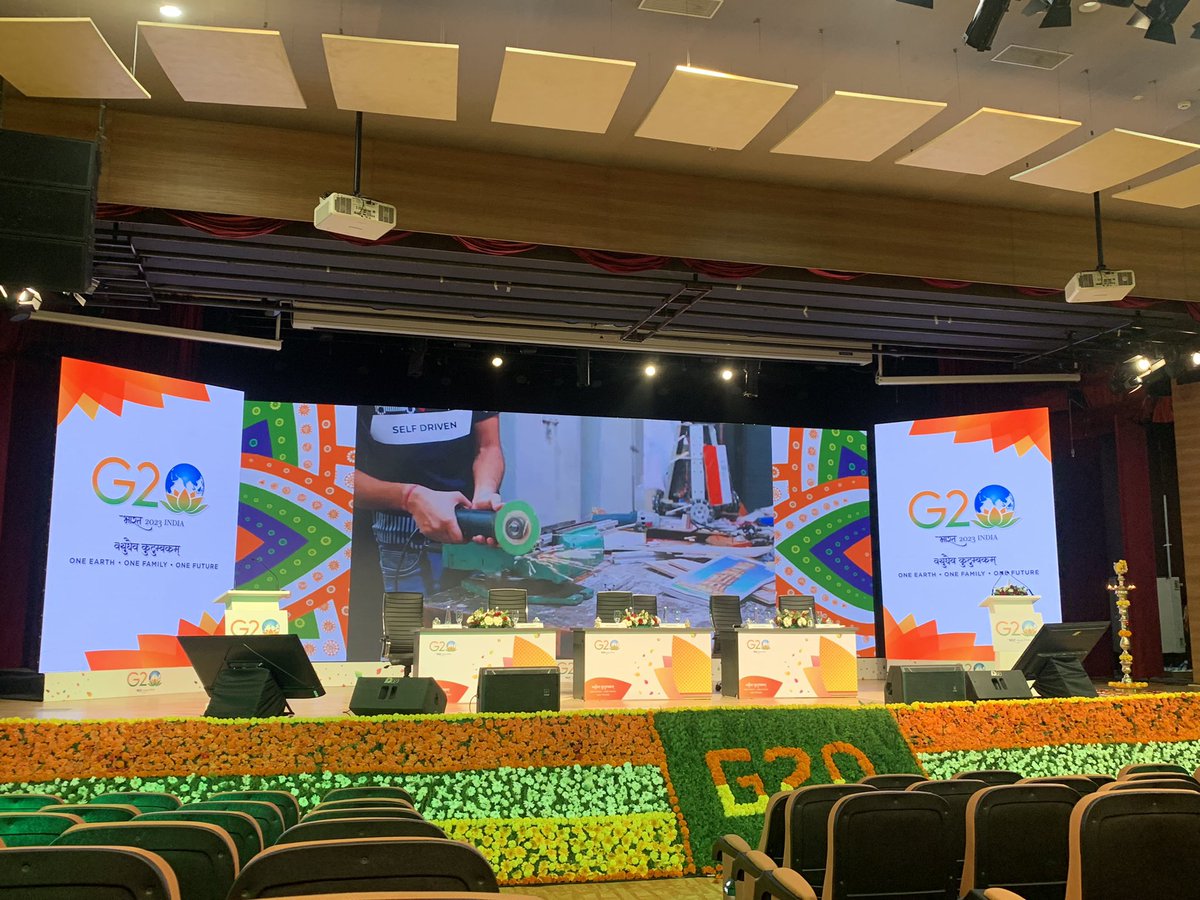 ShridSuresh's tweet photo. Had a great session interacting with the many delegates of @g20org. Was an engaging seminar on education here at @iitmadras and @iitm_respark https://t.co/nciYR0ri9p
