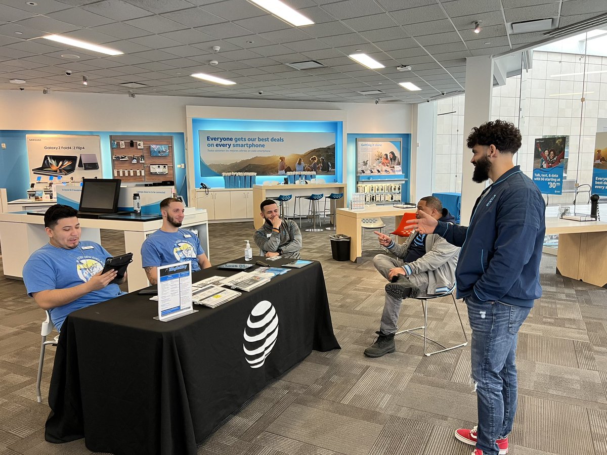 Bonilla_Bibi's tweet image. CRU Blitz day huddle. Getting ready to make those calls and build our CRU funnel. #winNEverything @jtwithus @Carlopizarro81 @BlevinsMandi @LillardDerick @emilywiper @TheRealOurNE