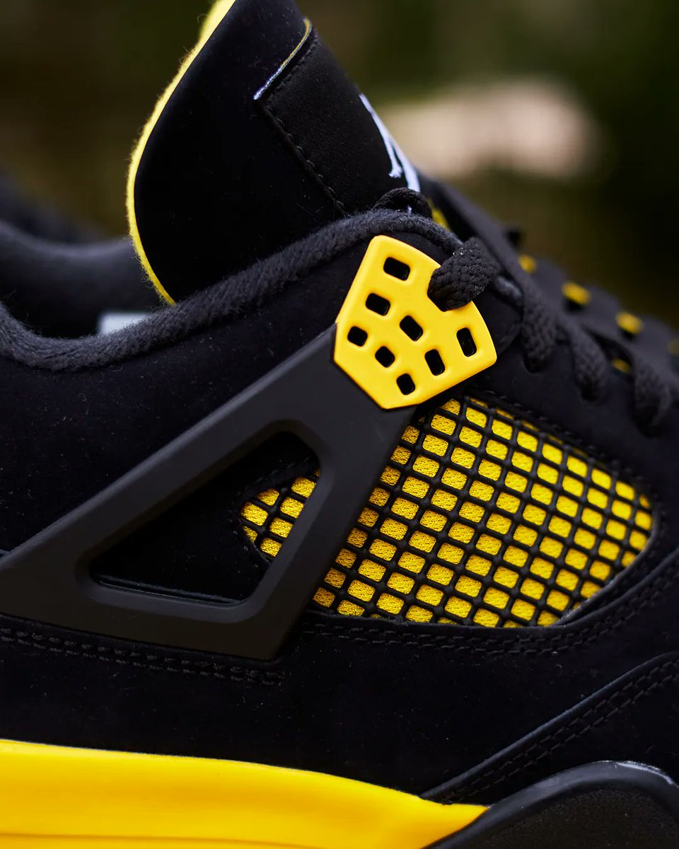 SneakerNews's tweet image. Detailed Look: Air Jordan 4 &quot;Thunder&quot; (2023)