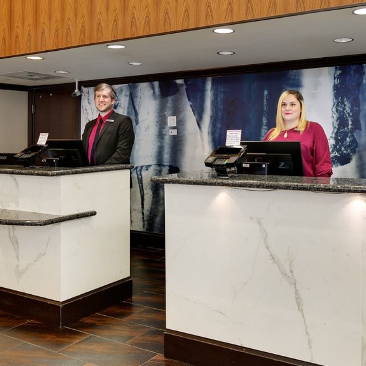 TheCrowneDallas's tweet photo. With our welcoming team and our #DowntownDallas location, there's no visitor we can't please! Trust #CrownePlazaHotel for all of your accommodation needs. https://t.co/turD4GEGnK