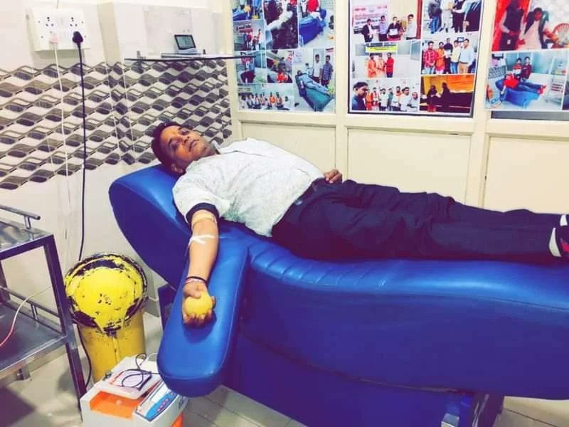 SaveLife_Org's tweet photo. Today, Dr. Ravi Saini, an active member of the organization, donated blood for his elder brother Rajendra Saini for the 11th time! Thanks to you for this noble cause!

More details..:)
https://t.co/hbhwgVyOHq https://t.co/oTb8fx5euU