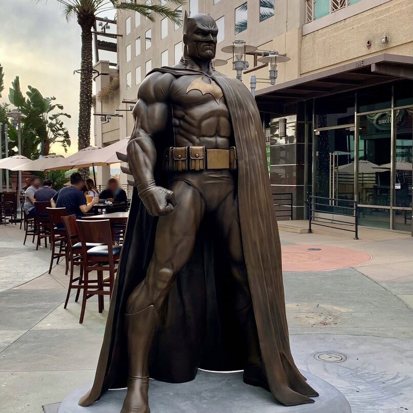 americanamemes's tweet photo. BREAKING: James Gunn reveals “The Bronze Knight”, the story that explains why a statue of Batman is at Burbank AMC is going to be part of the DCU. https://t.co/FbFAevpiIr