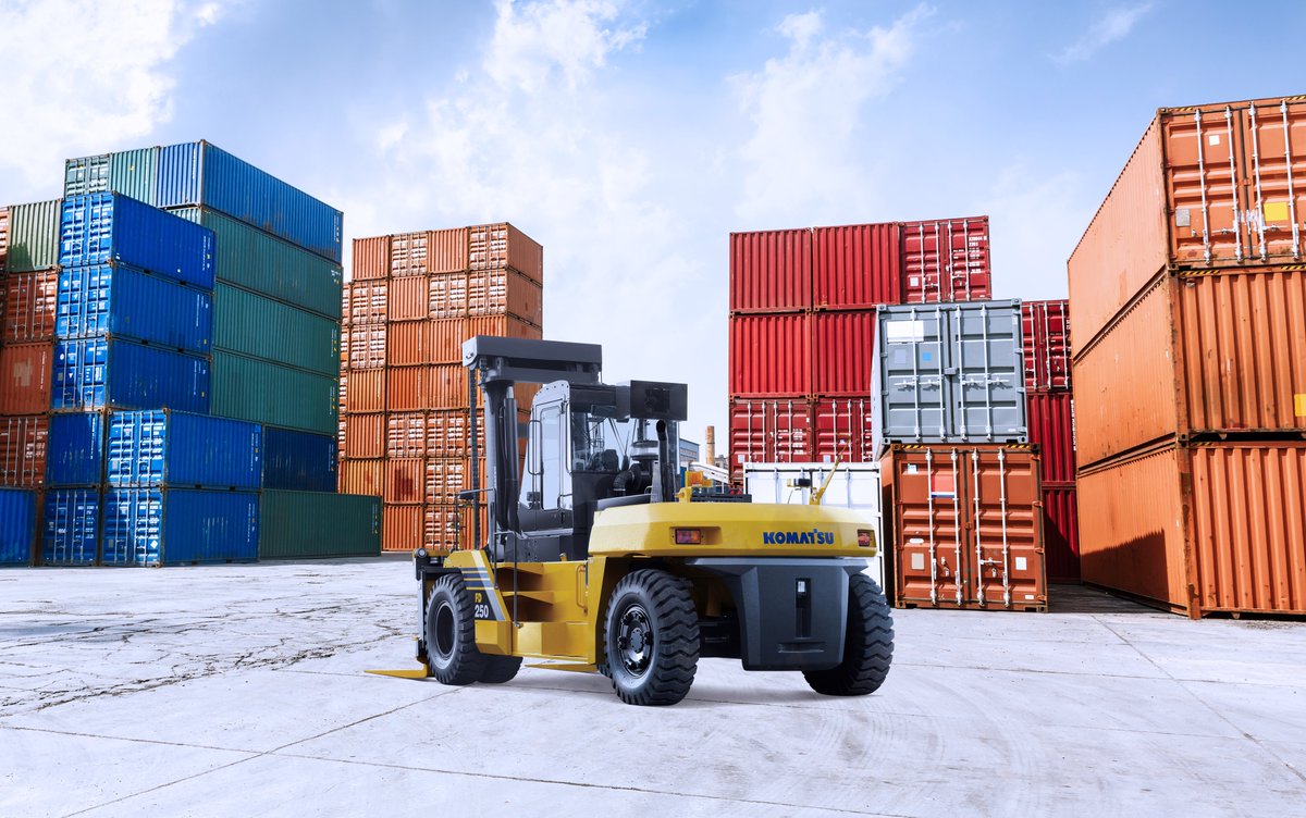 Con experiencia en distintas industrias, dercomaq.cl ofrece una línea de equipos para transporte de carga y desconsolidación de contenedores en puertos. Conózcalos en bit.ly/3Y6i9O2