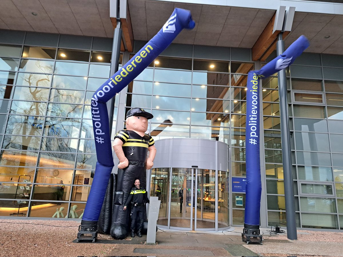 ChantalW_'s tweet image. Voorbereidingen banenmarkt in volle gang! Informatie over banen bij de politie maar dan NIET op straat! Met als spreker van de avond: @nicksmitsocial #DROC #DROS